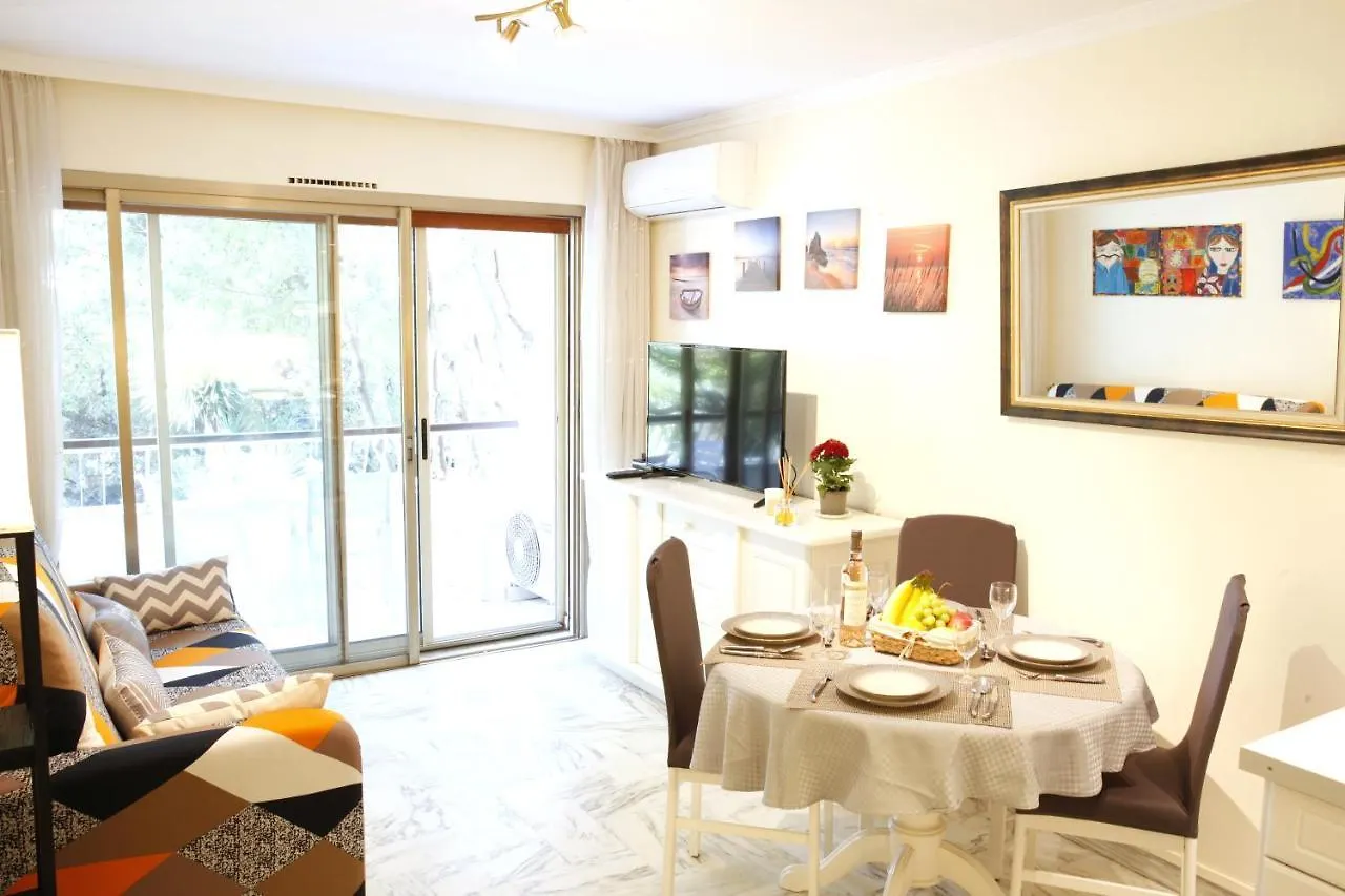 Cannes Cinema Festival Apartment: Netflix, IPTV & Free Parking 0*,  France